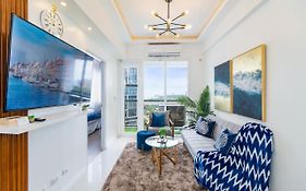 Omp 15C-T2, Seaview, Pool & Beach Access, Near Airport, Fast Wi-Fi, Netflix